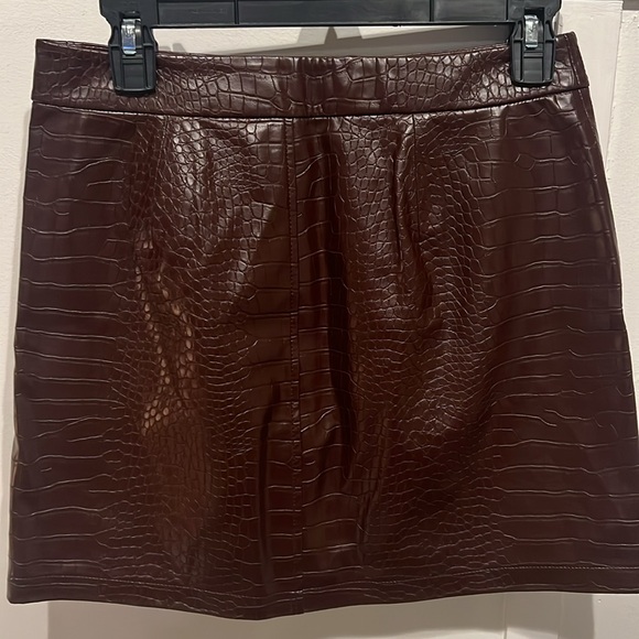 NWT J Crew Collection mini skirt in croc-embellished faux leather. - Picture 3 of 5